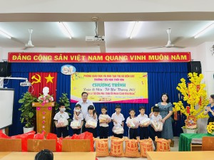 LIÊN ĐỘI TRƯỜNG TIỂU HỌC THỚI HÒA TỔ CHỨC CHƯƠNG TRÌNH “XUÂN SẺ CHIA - TẾT YÊU THƯƠNG 2023”
