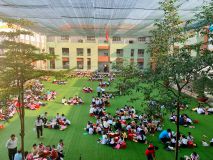 Hình học sinh làm thiệp 20/11