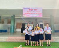 Hình học sinh làm thiệp 20/11