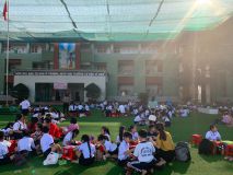 Hình học sinh làm thiệp 20/11