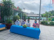 Lễ trao tặng thiết bị cho học sinh