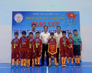 ĐỘI BÓNG ĐÁ TRƯỜNG TIỂU HỌC THỚI HÒA ĐẠT HẠNG NHẤT GIẢI BÓNG ĐÁ GIAO LƯU THỂ DỤC THỂ THAO CÁC TRƯỜNG TIỂU HỌC