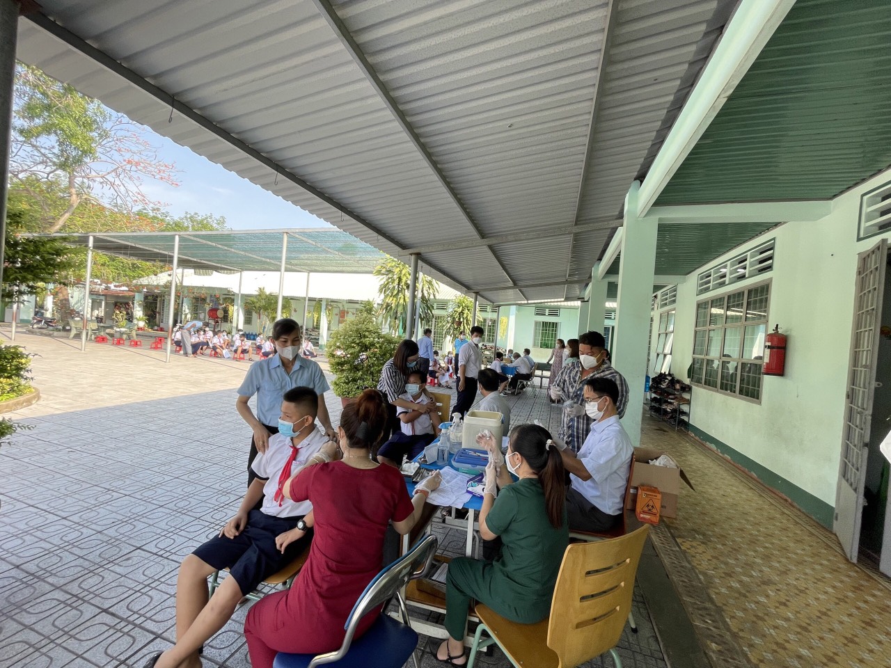 Tiêm vắc xin phòng Covid-19 cho  học sinh khối lớp 5