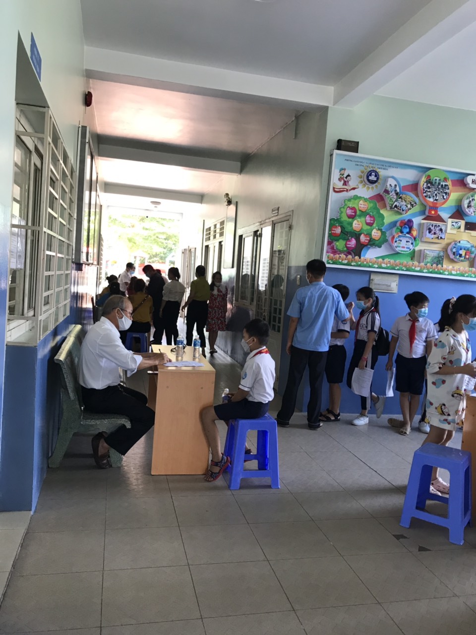 Tiêm vắc xin phòng Covid-19 cho học sinh khối lớp 4