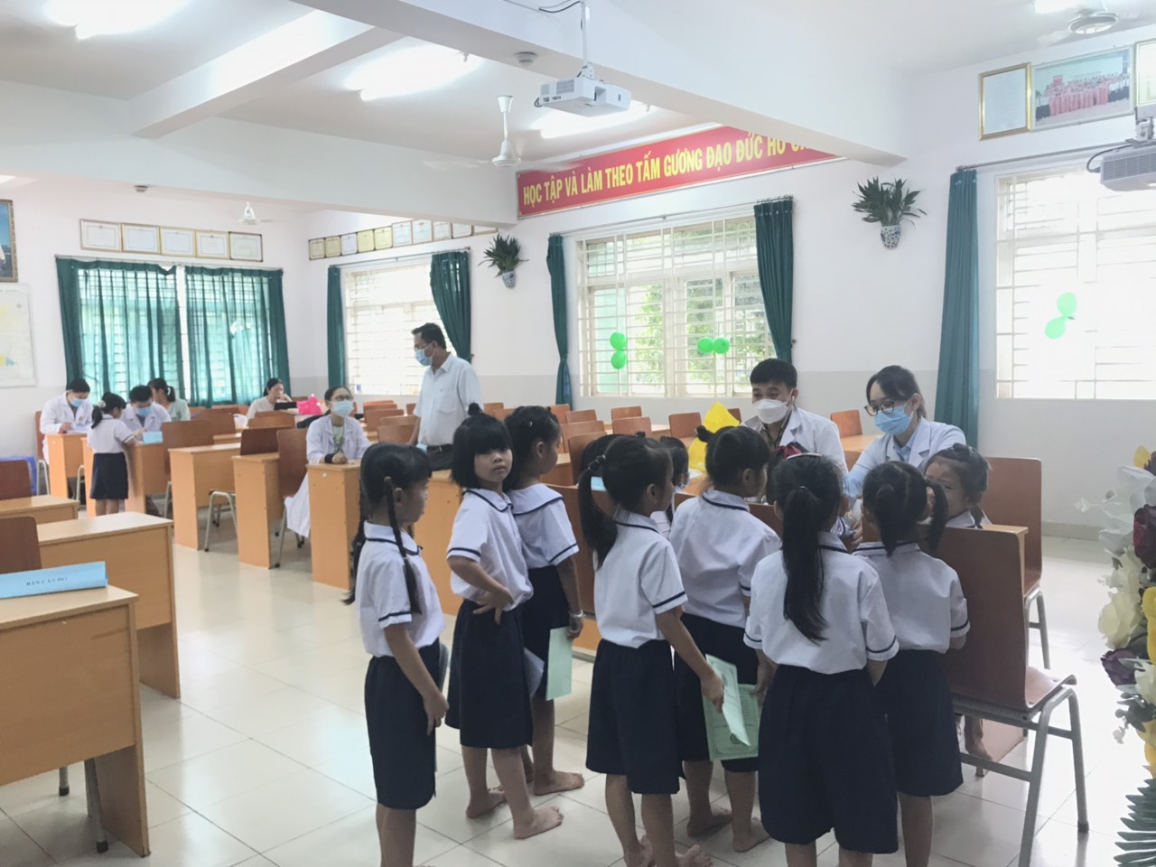 Khám sức khỏe học sinh năm học 2022-2023